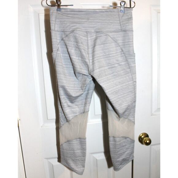 Athleta Gay High Rise Jacquard Mesh Chat to Town Capri Leggings sz M - Picture 3 of 4